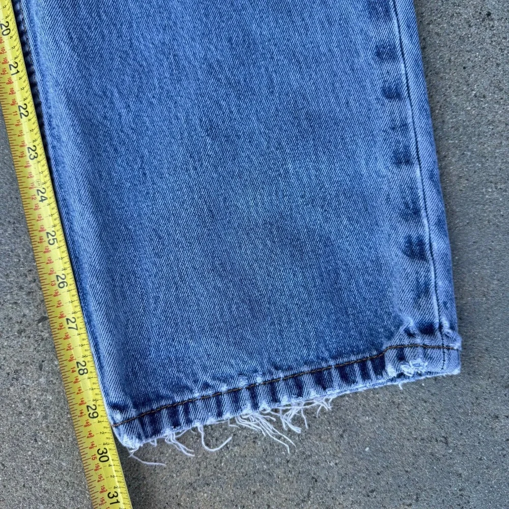 Levi's 550 Relaxed Fit Jeans Mens 36x30 Light Wash Blue Denim Distressed Vintage - Picture 4 of 11